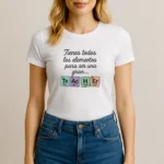 camiseta blanca tienes todos los elementos teacher