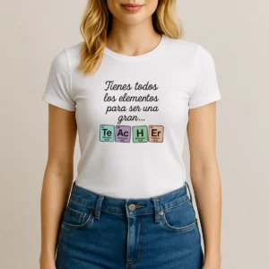 camiseta blanca tienes todos los elementos teacher