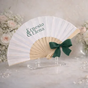 Abanico blanco y madera boda tan con lazo verde