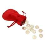 Arras doradas con bolsa roja para boda – foto 2