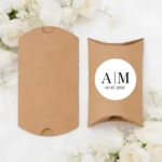 Empaquetado cajita regalo kraft personalizado para boda con iniciales