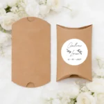 Empaquetado cajita regalo kraft personalizado para boda, diseño Flores cursiva