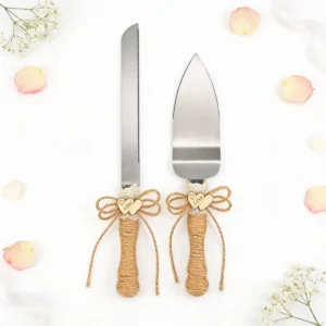 Paleta y cuchillo tarta decorados con tela de yute y lazo boda