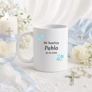 Taza blanca bautizo flores azules