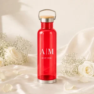 Botella roja tapa bambú boda iniciales