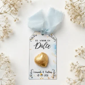 Detalle bombon en forma de corazon dorado boda iniciales  azul y blanco