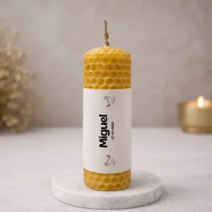 Vela cera abeja 10x3cm personalizada de bautizo, diseño Paloma de la paz