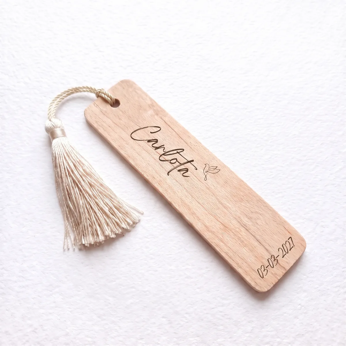 Marcapáginas madera grabado bautizo paloma elegance