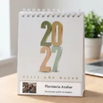 Calendario de sobremesa 2027 con tu logo