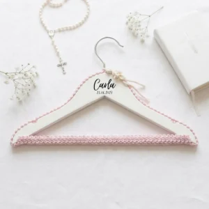 Percha madera blanca comunión cursiva negrita